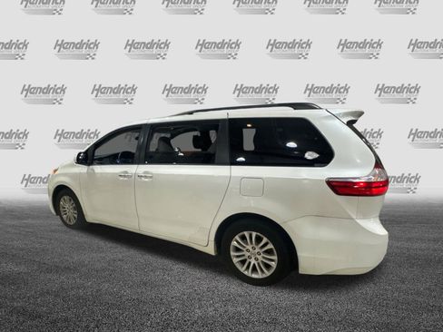 Used 2017 Toyota Sienna XLE FWD image 8