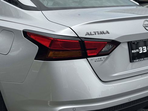 Used 2024 Nissan Altima 2.5 SR FWD image 8