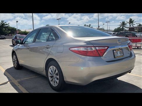Used 2017 Toyota Camry LE image 7