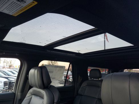 New 2025 Lincoln Navigator L Reserve w/ Jet Appearance Package image 11