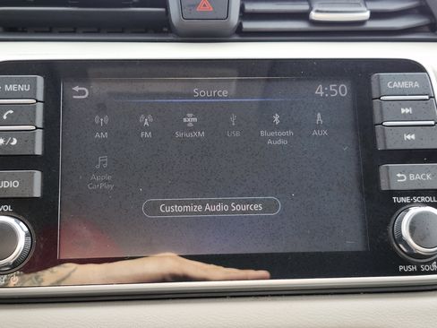 Used 2021 Nissan Versa SV image 4