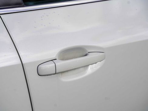 Used 2023 Subaru Outback Premium image 9