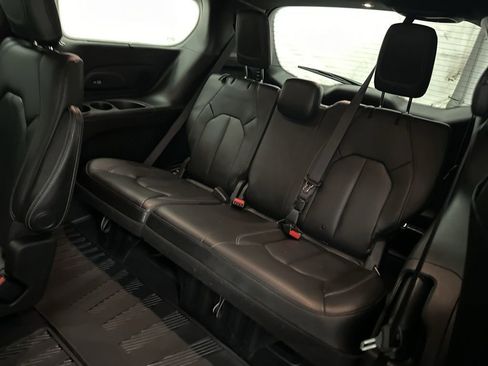 Used 2021 Chrysler Pacifica Touring-L w/ Uconnect Theater Family Group FWD image 19