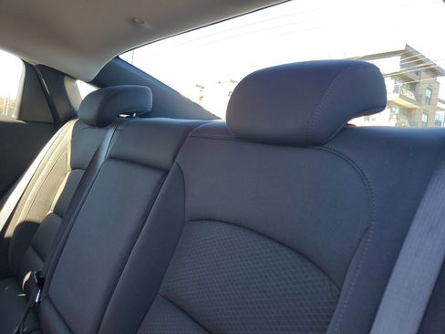 Used 2023 Chevrolet Malibu LT image 9