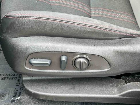 Used 2022 Chevrolet Equinox RS w/ LPO, Cargo Package FWD image 23