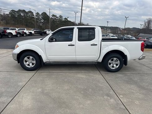 Used 2011 Nissan Frontier SV image 4