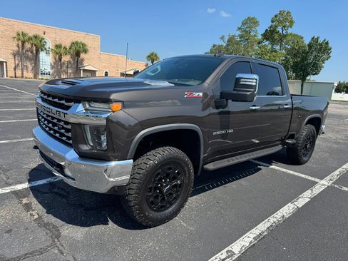 Used 2020 Chevrolet Silverado 2500 LTZ w/ LTZ Premium Package AWD/4WD image 12