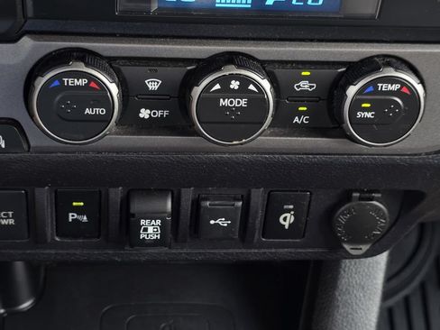 Used 2021 Toyota Tacoma TRD Off-Road w/ Technology Package AWD/4WD image 22