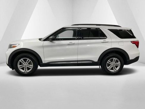 Used 2022 Ford Explorer XLT AWD/4WD image 4