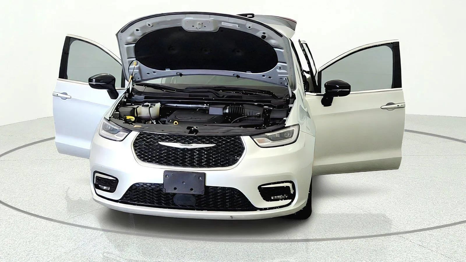 Used 2024 Chrysler Pacifica Touring-L FWD image 8