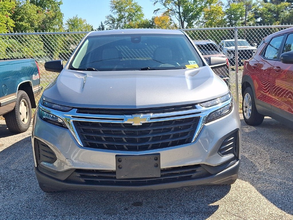 Used 2023 Chevrolet Equinox LS w/ LS Convenience Package FWD image 3
