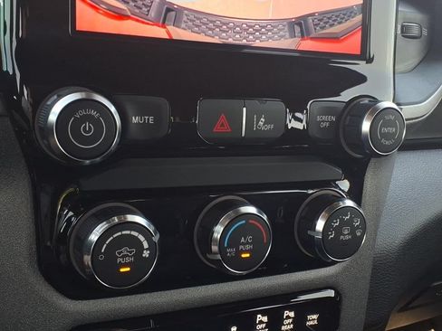 Used 2025 RAM 1500 Warlock AWD/4WD image 15