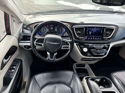 Used 2018 Chrysler Pacifica Touring-L Plus image 15