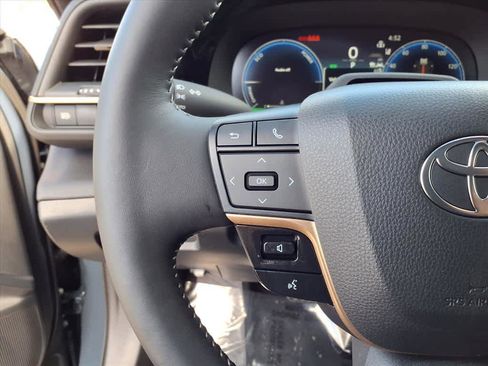 Used 2026 Toyota Crown Limited image 10