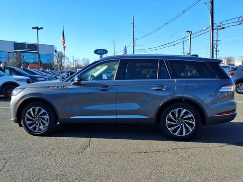Used 2025 Lincoln Aviator AWD image 4