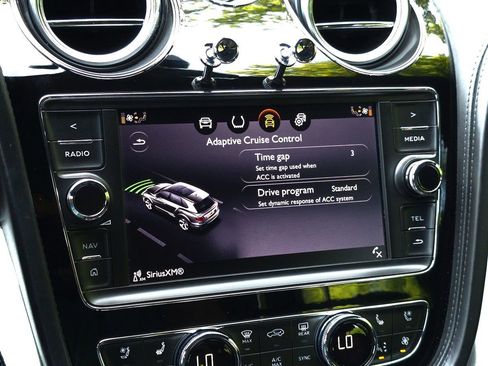 Used 2020 Bentley Bentayga Design Series image 52