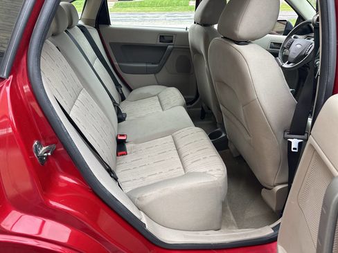 Used 2010 Ford Focus SE image 11