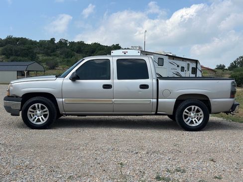 Used 2005 Chevrolet Silverado 1500 LS w/ Light Duty Power Package RWD image 3