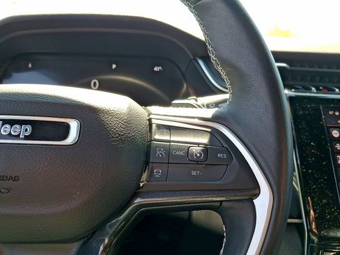 Used 2022 Jeep Grand Cherokee L Laredo AWD/4WD image 18