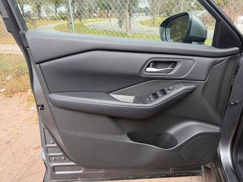 Used 2025 Nissan Rogue SV image 18