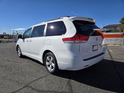 Used 2013 Toyota Sienna LE image 3