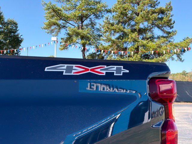 Used 2022 Chevrolet Silverado 1500 LT AWD/4WD image 9