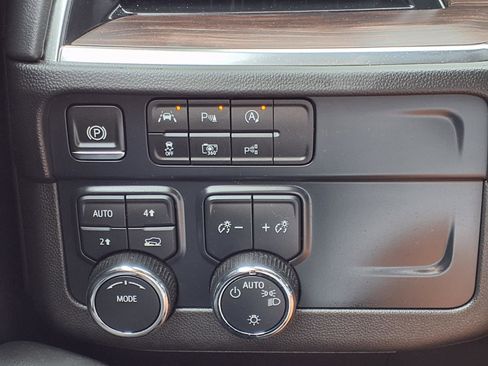 Used 2025 Chevrolet Tahoe LT AWD/4WD image 11