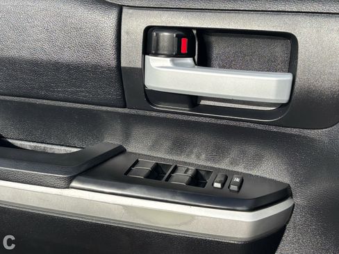 Used 2017 Toyota Tundra SR5 image 18