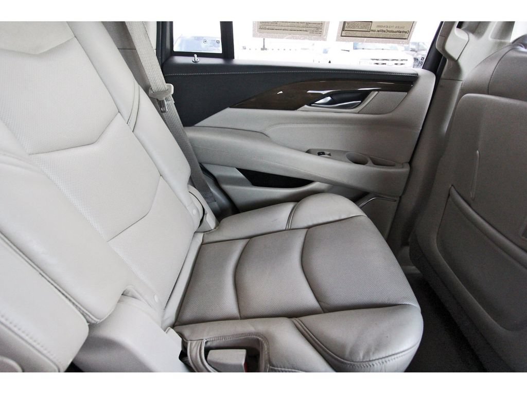 Used 2019 Cadillac Escalade Luxury RWD image 11