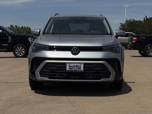 New 2025 Volkswagen Taos SE FWD image 10