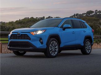 Used 2020 Toyota RAV4 XLE FWD video 1