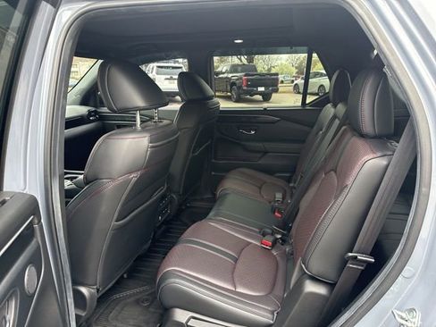 Used 2025 Honda Pilot Black Edition image 19