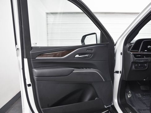 Used 2022 Cadillac Escalade Sport Platinum image 9