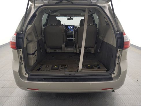 Used 2017 Toyota Sienna XLE image 29