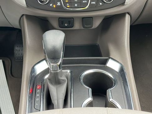 Used 2021 Chevrolet Traverse LT image 21