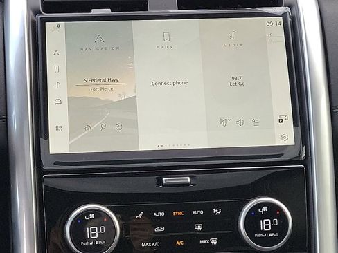 New 2025 Land Rover Discovery S AWD/4WD image 21