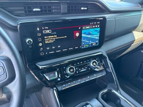 Used 2024 GMC Sierra 1500 AT4 w/ Technology Package AWD/4WD image 18