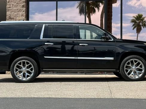 Used 2019 Cadillac Escalade ESV Luxury image 16