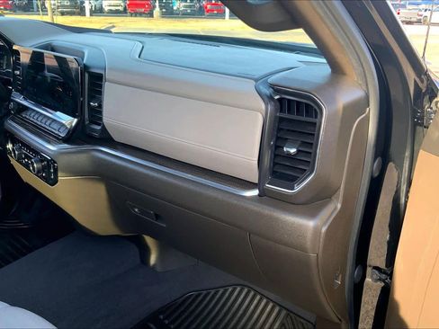 Used 2024 Chevrolet Silverado 1500 RST w/ Z71 Off-Road Package image 18