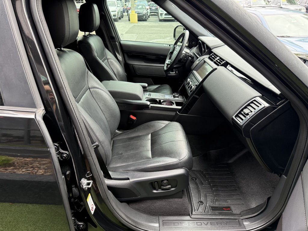 Used 2019 Land Rover Discovery SE AWD/4WD image 17