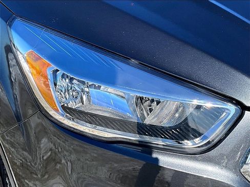 Used 2019 Ford Escape SE image 25