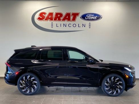 New 2026 Lincoln Nautilus Reserve w/ Jet Appearance Package AWD/4WD image 8