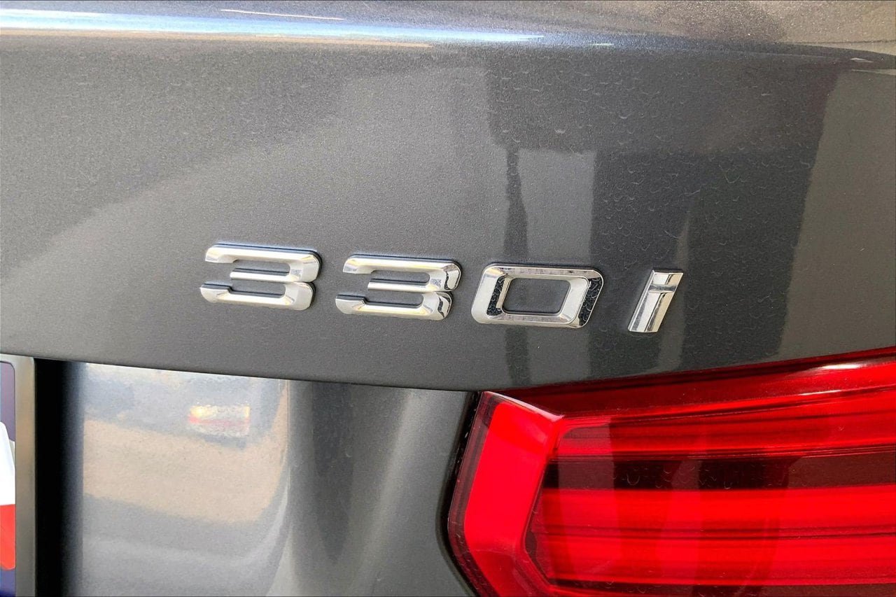 Used 2018 BMW 330i Sedan RWD image 9