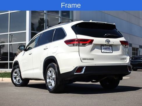 Used 2017 Toyota Highlander Limited w/ Carpet Mat Package image 2