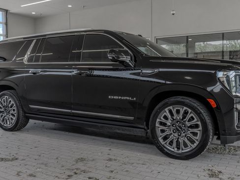 Used 2024 GMC Yukon XL Denali Ultimate AWD/4WD image 12