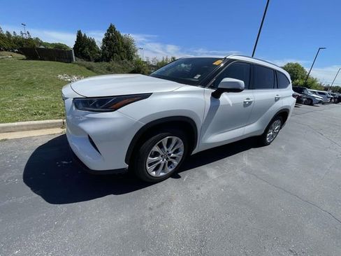 Used 2023 Toyota Highlander Limited image 5