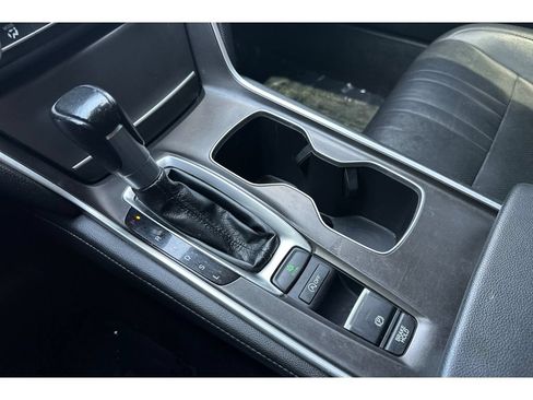 Used 2022 Honda Accord EX-L image 32