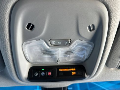 Used 2020 Chevrolet Bolt Premier w/ Infotainment Package FWD image 23