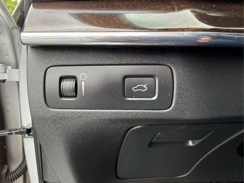 Used 2016 Volvo XC90 T6 Momentum w/ Momentum Plus Package AWD/4WD image 29