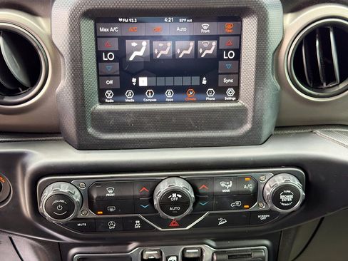 Used 2019 Jeep Wrangler Unlimited Sport S AWD/4WD image 32